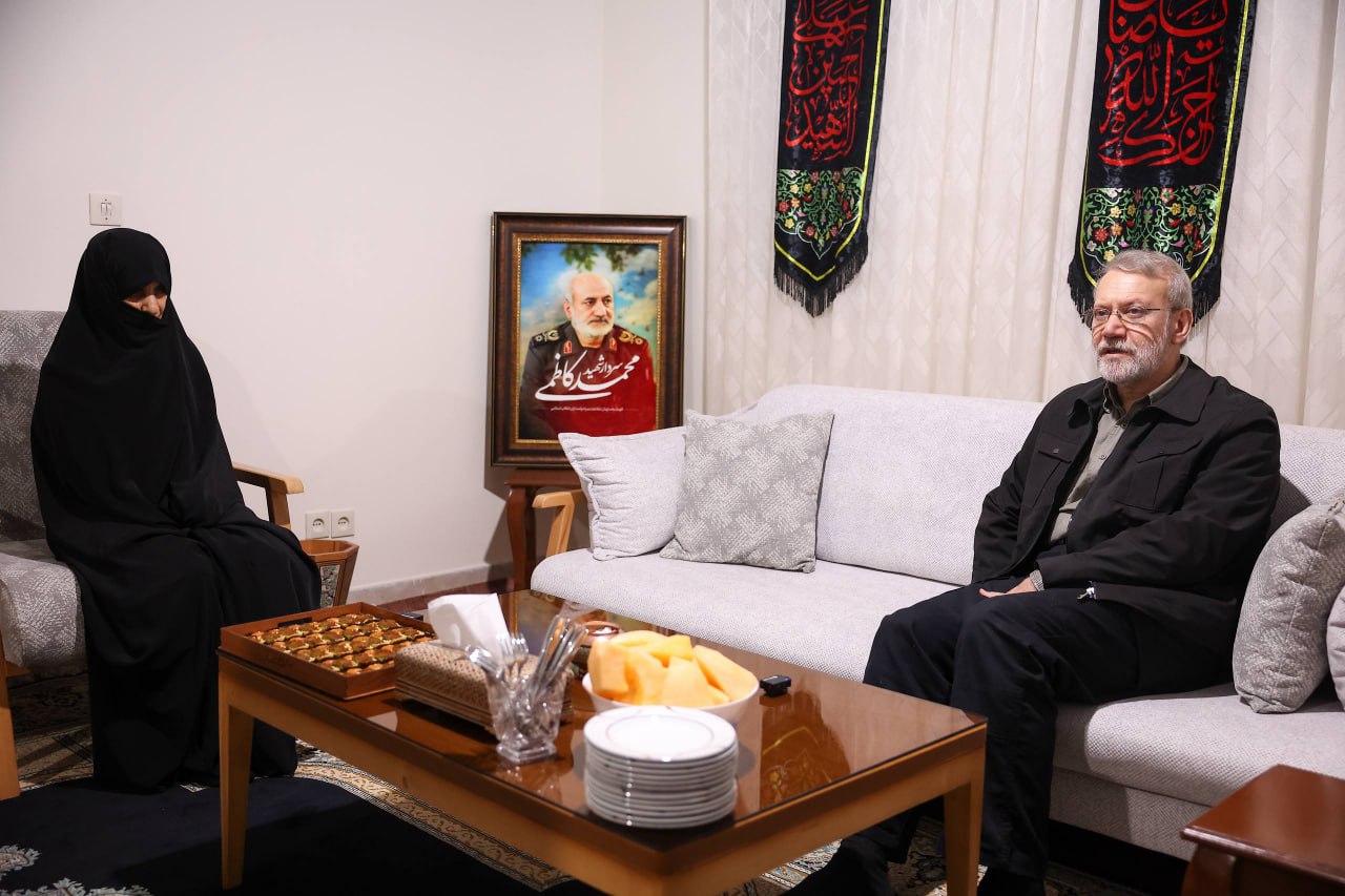عکس/ دیدار علی لاریجانی با خانواده‌ی شهید سرلشکر محمد کاظمی