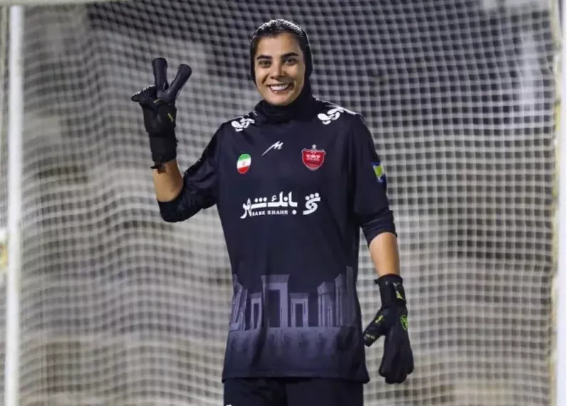 پاسخ تند گلر قرمزها به دختر استقلالی