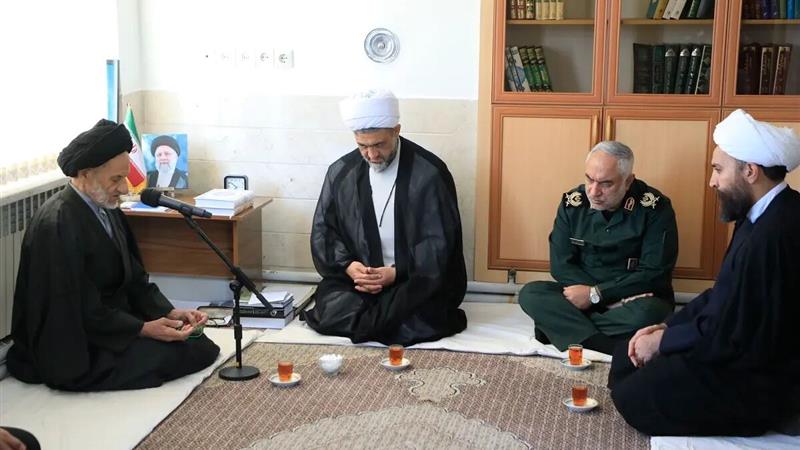 امام جمعه بیرجند: انقلاب اسلامی با تکیه بر تفکر بسیجی در برابر تهدیدات جهانی ایستاده است