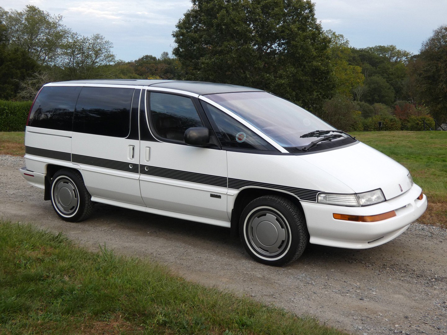 اولدزموبیل سیلوئت؛ خودرویی با لقب جاروبرقی/ خودرویی از آینده که مردم دههٔ ۹۰ برایش آماده نبودند!