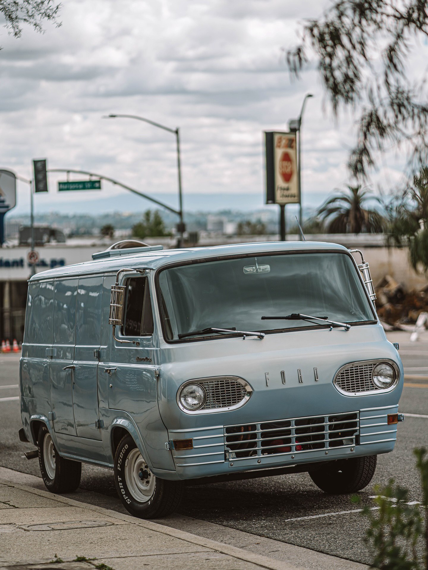 فورد اکونولاین؛ یکی از زیباترین ون های باری جهان