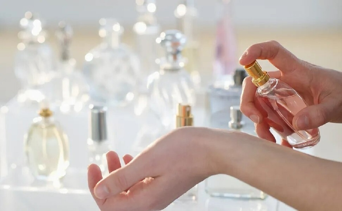 گوناگون/چطور عطر بزنیم که ماندگاریاش بیشتر شود؟
