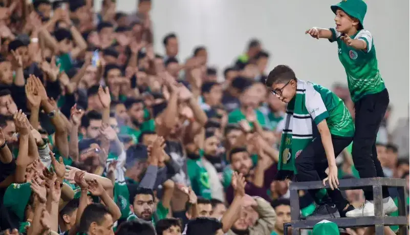 کوچک‌ترین لیدر حریف استقلال روی سکوها