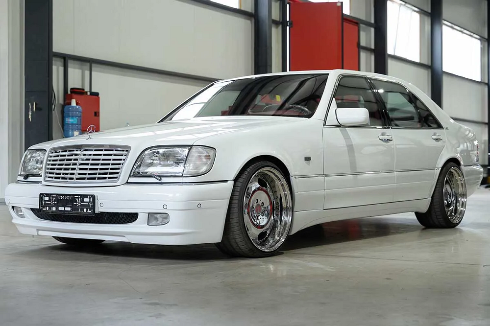 بازتولید خیرهکننده مرسدس بنز اتاق تانک با موتور V12 و کابین مجلل