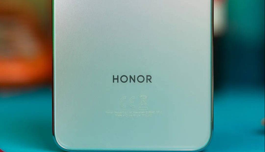 آنر گوشی جدیدی با طراحی مشابه آیفون ایر میسازد