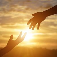 کمک به دیگران؛ راهکاری ساده برای کُندکردن زوال شناختی