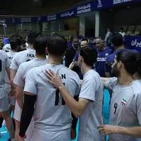 ملی‌پوشان والیبال با بازوبند مشکی وارد زمین می‌شوند