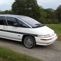 اولدزموبیل سیلوئت؛ خودرویی با لقب جاروبرقی/ خودرویی از آینده که مردم دههٔ ۹۰ برایش آماده نبودند!