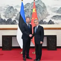 وانگ یی: چین آماده است با اتحادیه اروپا توافق تجارت آزاد امضا کند