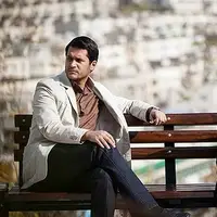 عکس غمانگیز فرید سریال آوای باران بر مزار پدرش