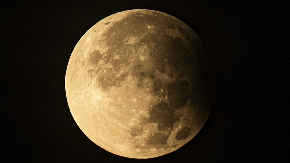 بزرگترین ابَرماه سال امشب در آسمان میدرخشد