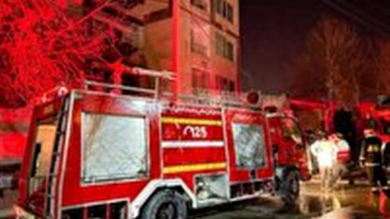 نجات جان ۳۰ نفر در حادثه آتشسوزی یک مجتمع مسکونی زنجان