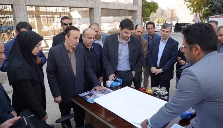 بازدید استاندار قزوین از روند ساخت سالن ورزشی ۵ هزار مترمربعی پونک