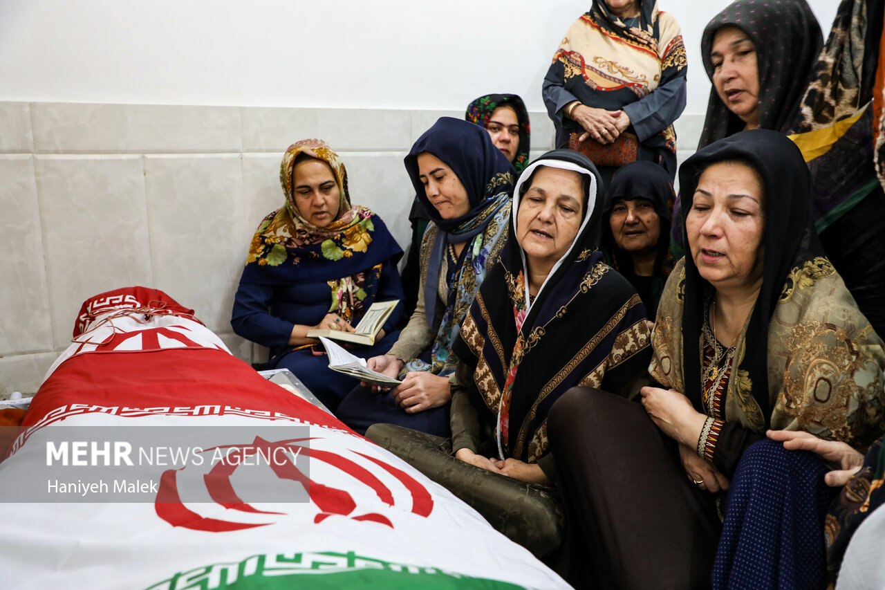 عکس/ تشییع پیکر «صابر کاظمی» در آق قلا