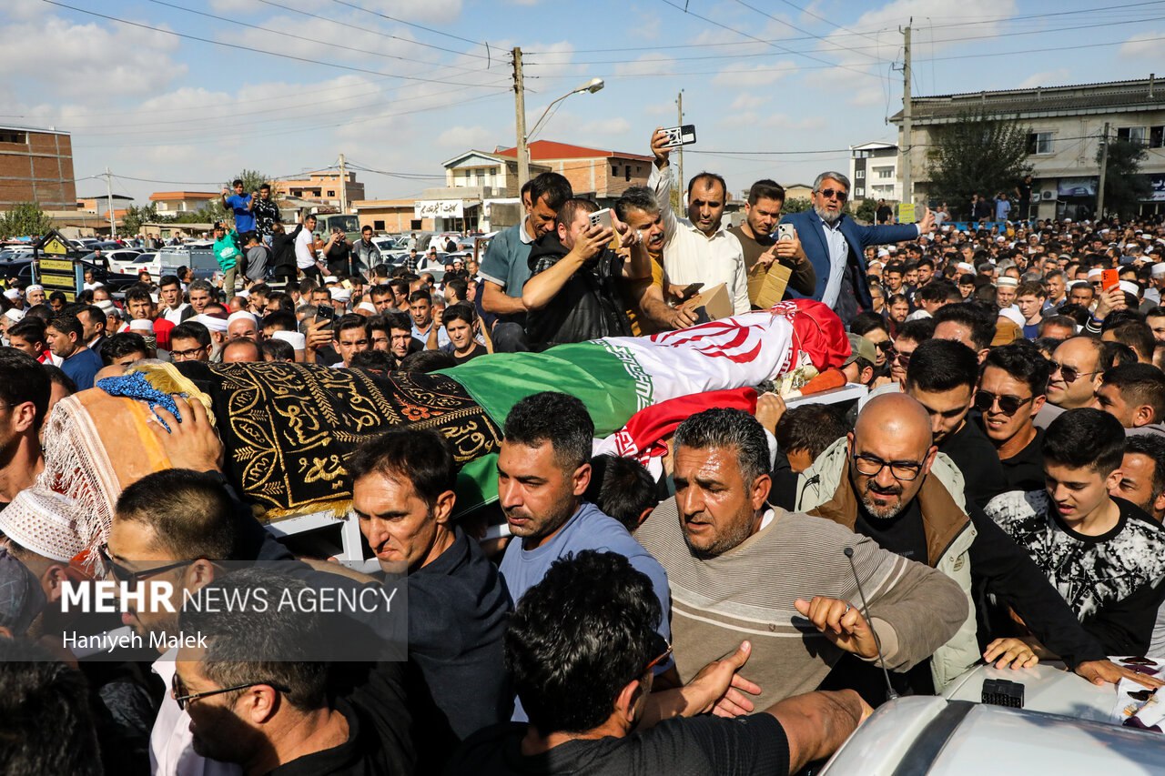 عکس/ تشییع پیکر «صابر کاظمی» در آق قلا