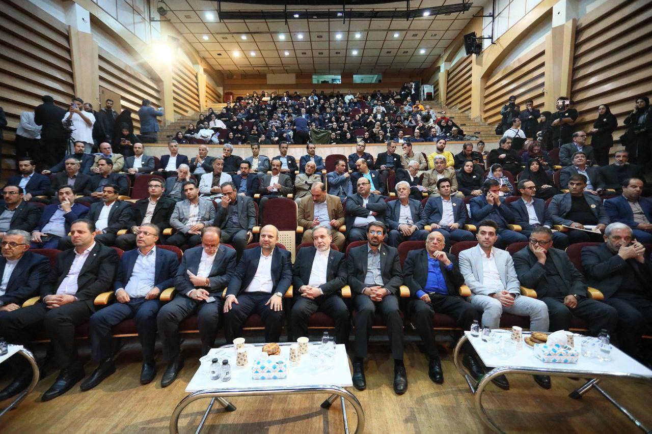 عکس/ حضور عراقچی در مراسم اختتامیه جشنواره مطبوعات غرب کشور