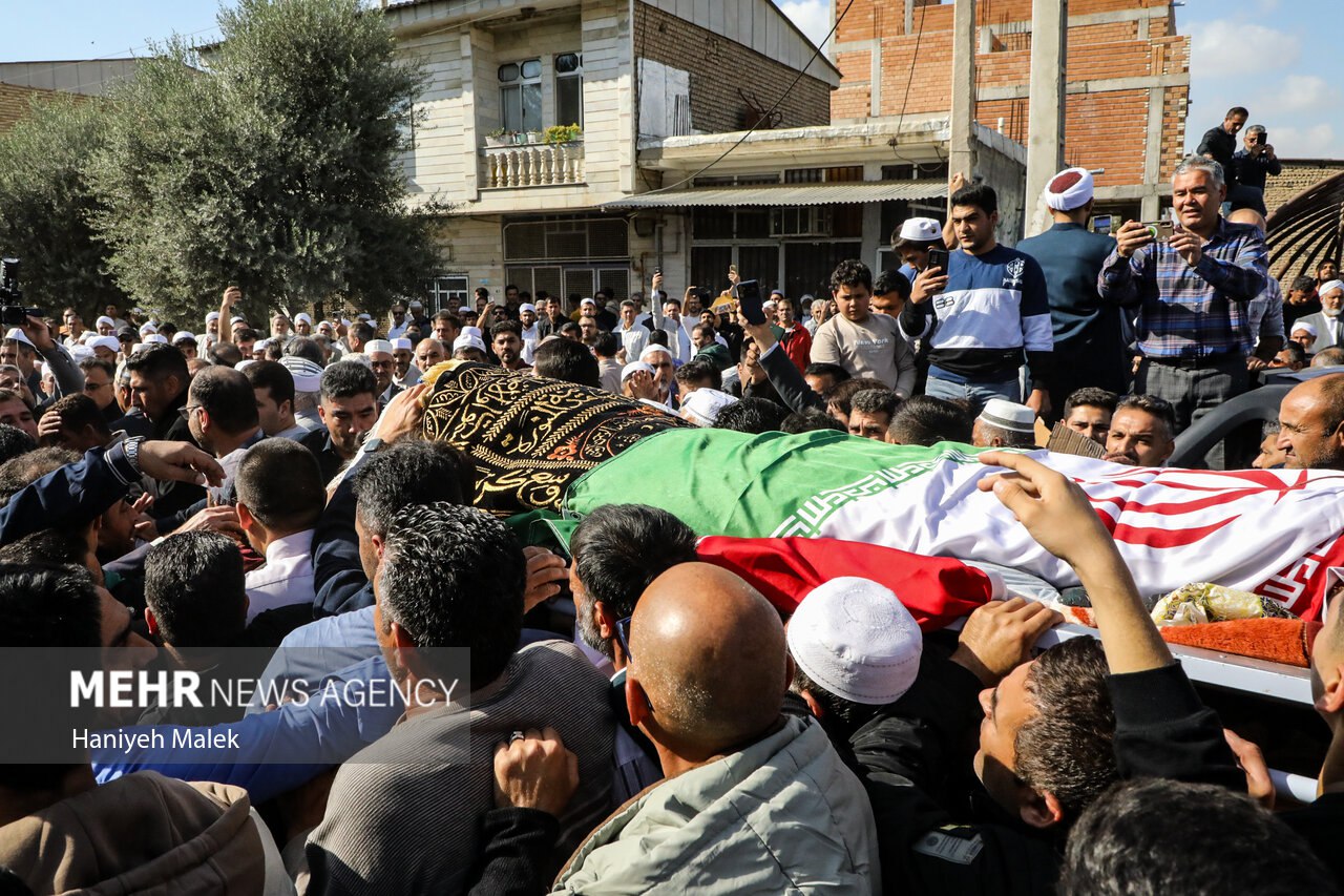 عکس/ تشییع پیکر «صابر کاظمی» در آق قلا