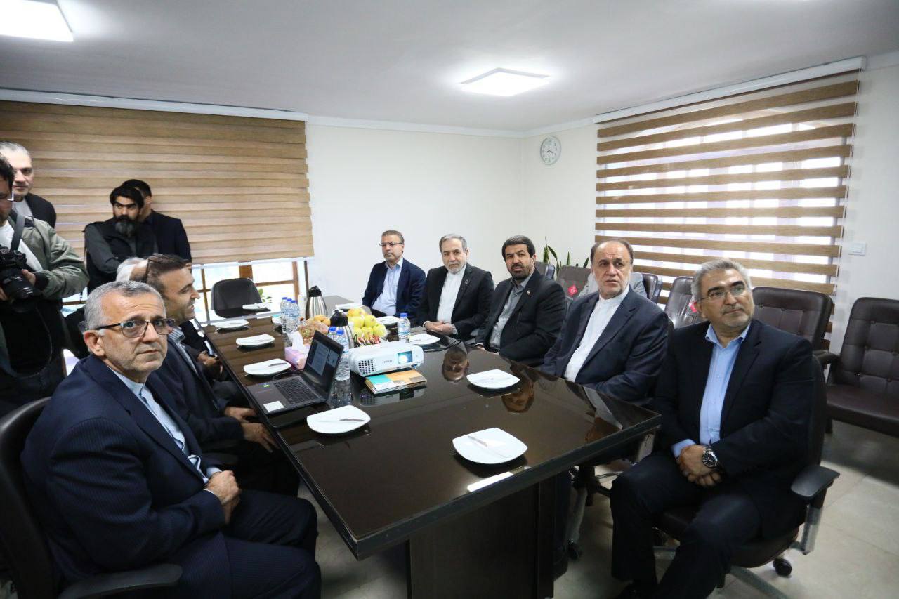  بازدید عراقچی از دانشگاه دی هشت در همدان