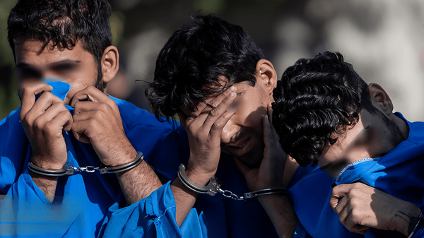 اقرار عجیب یک زورگیر؛ با پول دزدی کتونی خریدم!