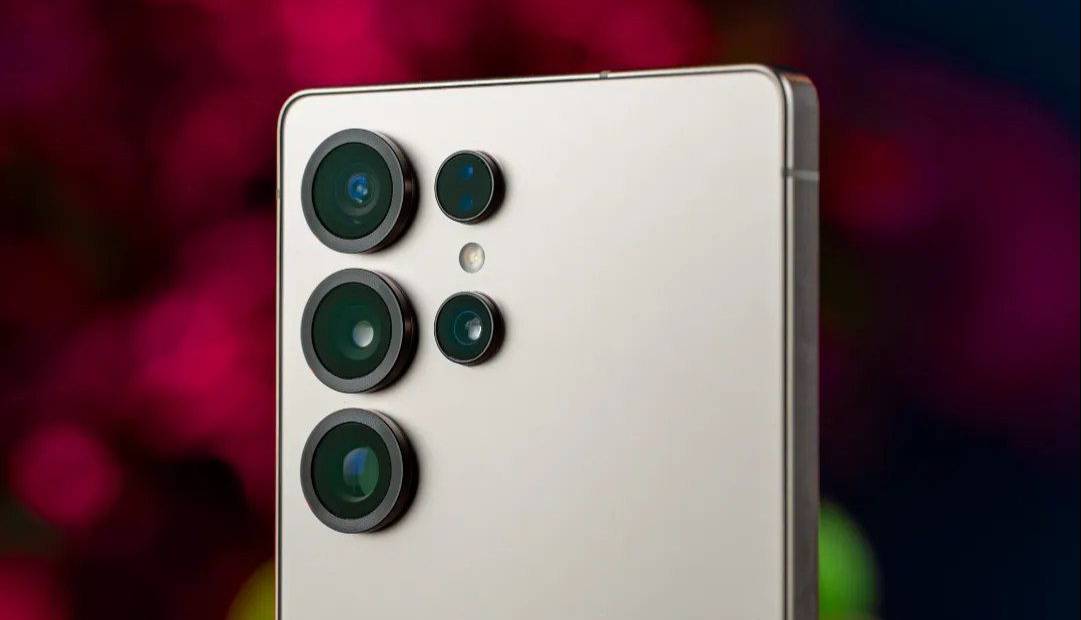 گلکسی S26 اولترا، نیامده با آیفون ۱۷ پرو مکس مقایسه شد