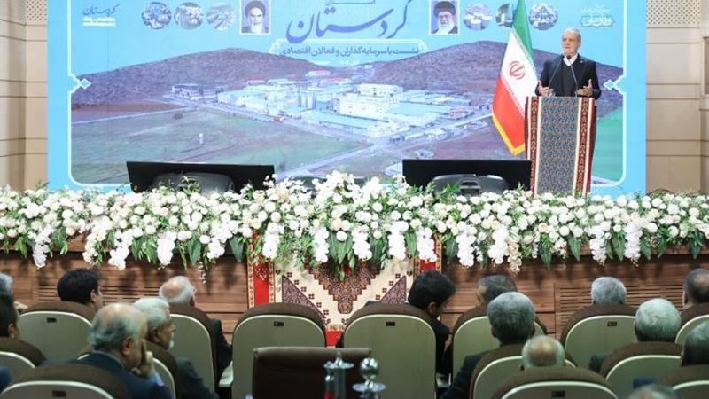 پزشکیان: کردستان با پتانسیلهای فراوان میتواند موتور محرکه تحول در کشور باشد