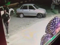 فیلم سرقت برقآسای موبایل دختر جوان مقابل عابربانک