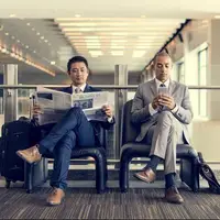 چرا پا روی پا انداختن اشتباه است؟