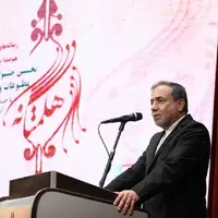 عکس/ حضور عراقچی در مراسم اختتامیه جشنواره مطبوعات غرب کشور