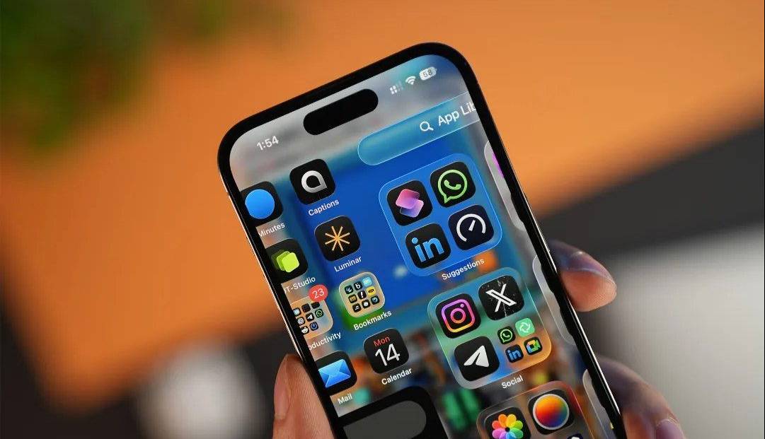 آپدیت جدید آیفون یک ویژگی مهم را حذف میکند؛ اما نه برای همه