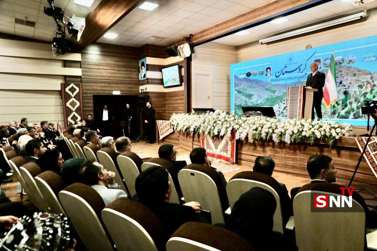 عکس/ برگزاری نشست فرهیختگان و فعالان اجتماعی و فرهنگی کردستان با رئیس‌جمهور