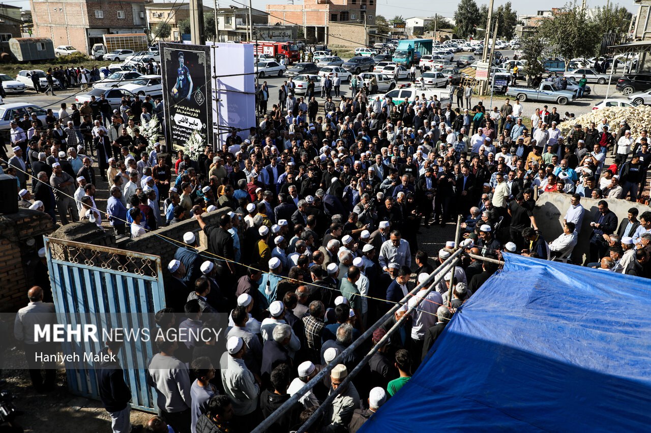 عکس/ تشییع پیکر «صابر کاظمی» در آق قلا