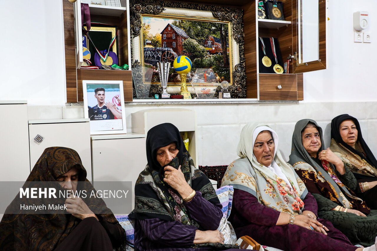 عکس/ تشییع پیکر «صابر کاظمی» در آق قلا