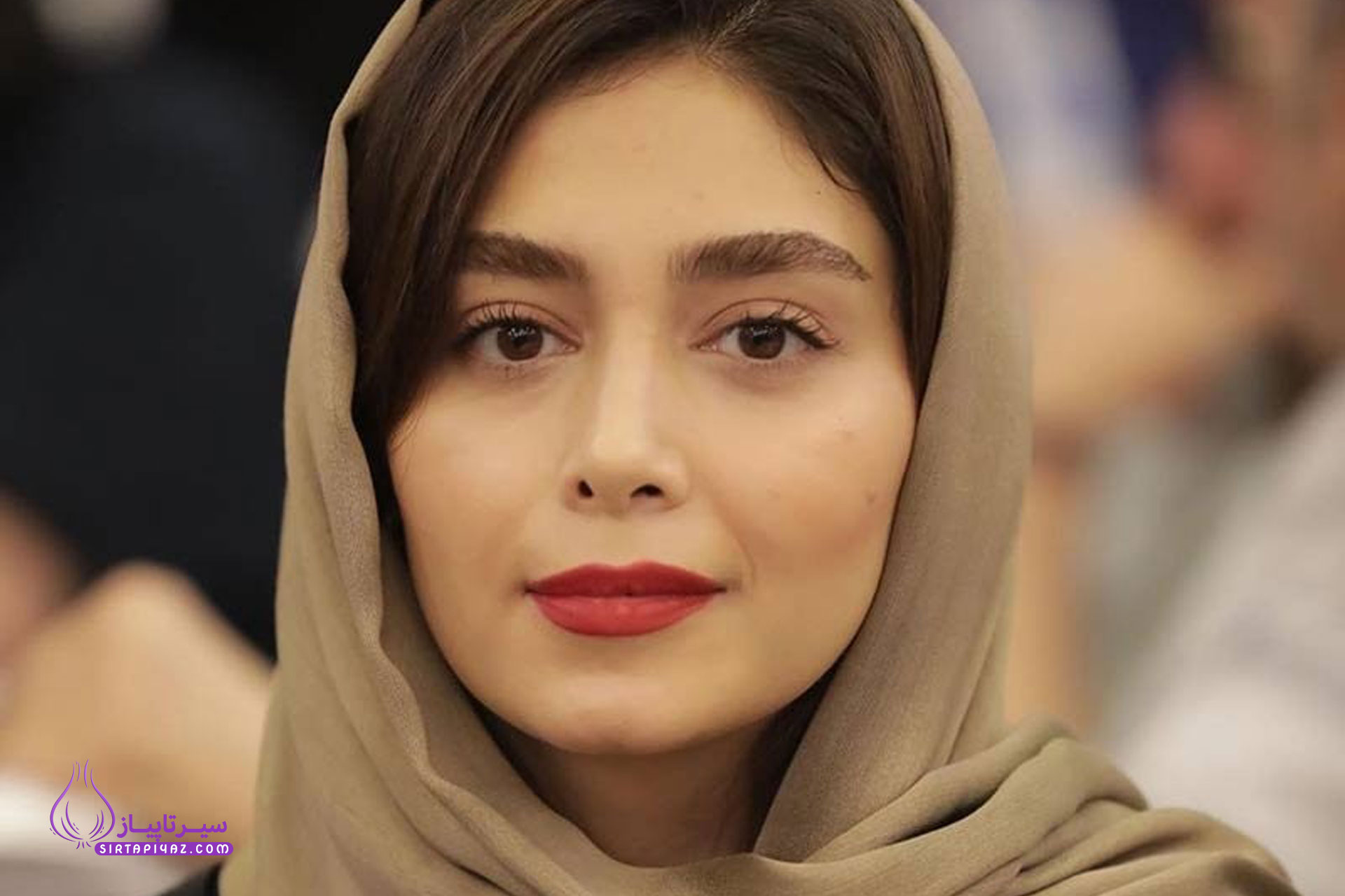 چهره ها/ استایل جذاب دیبا زاهدی در کیش جلبتوجه کرد