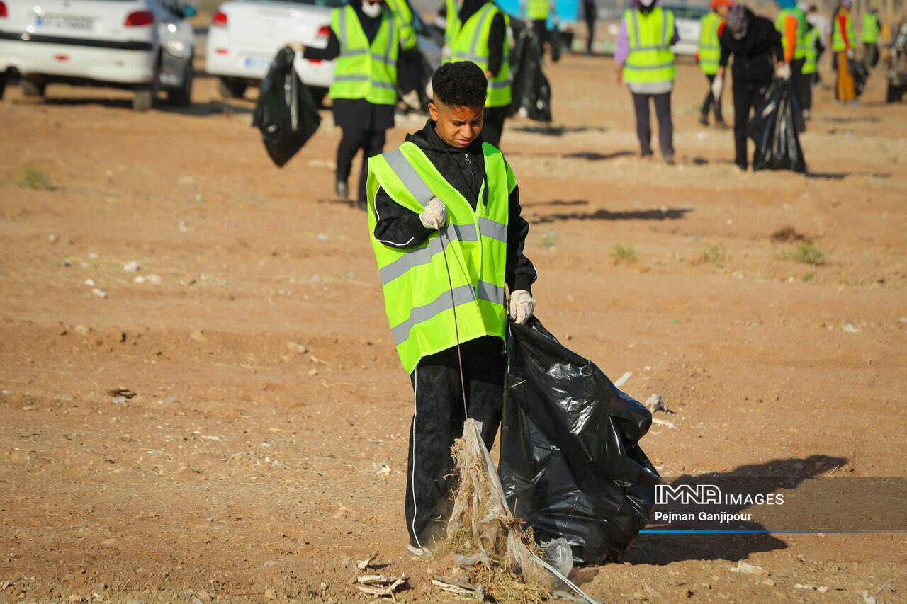 همایش پاکسازی داوطلبانه محیط زیست قلعه‌شور