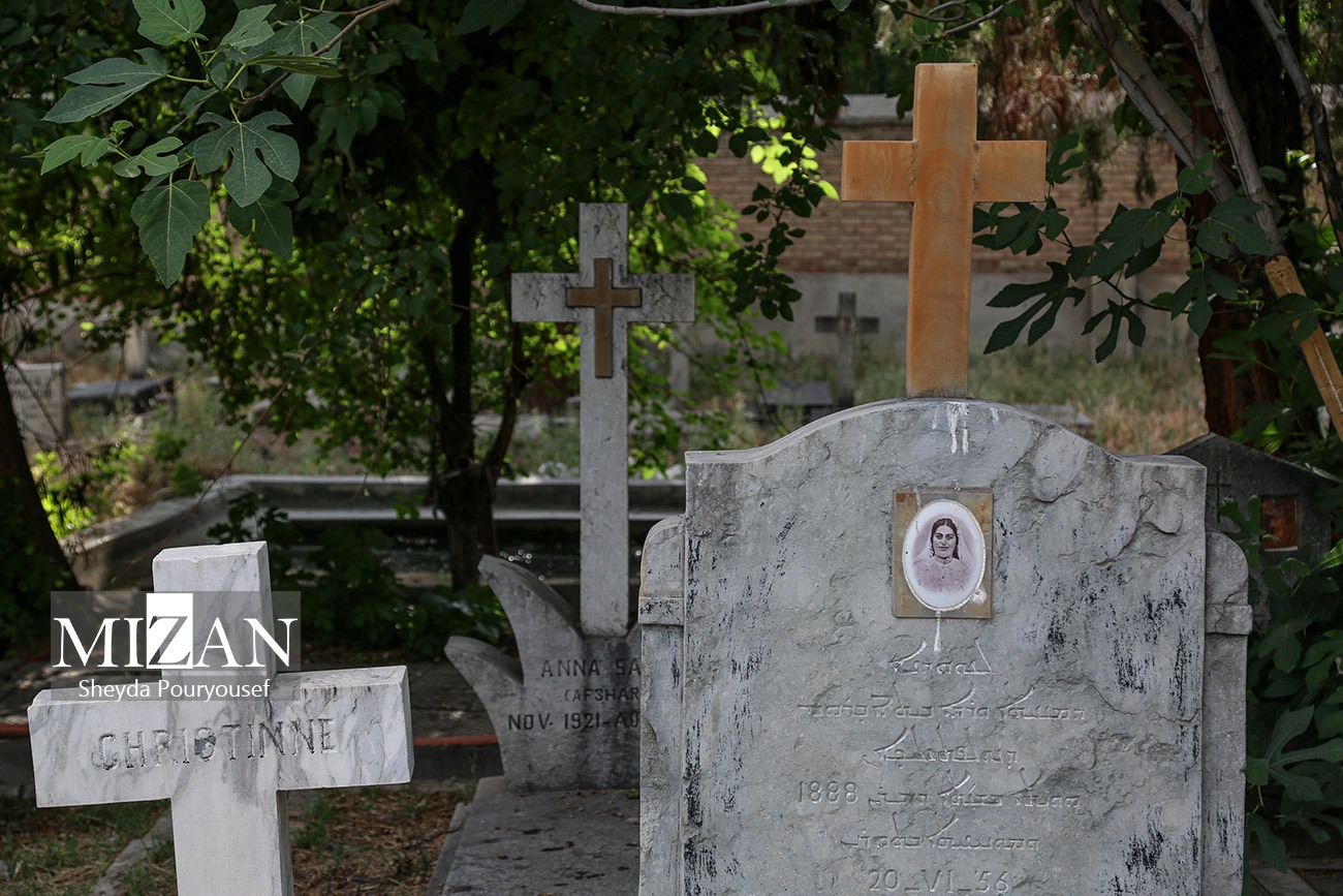 آرامستان لهستانیهای دولاب؛ یادگاری از جنگ جهانی دوم