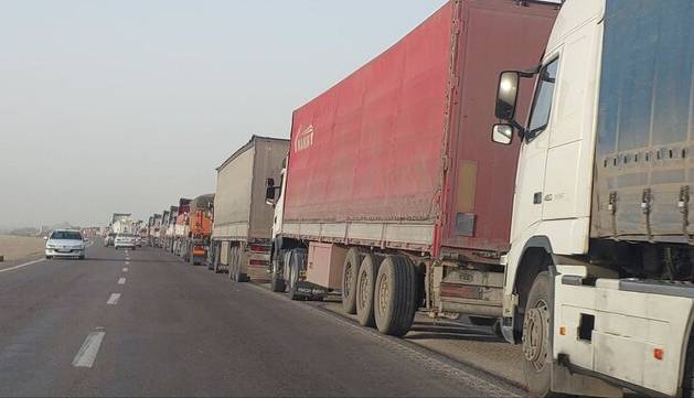 معطلی کامیونهای ایران پشت مرزها؛ مشکل صادرات چیست؟
