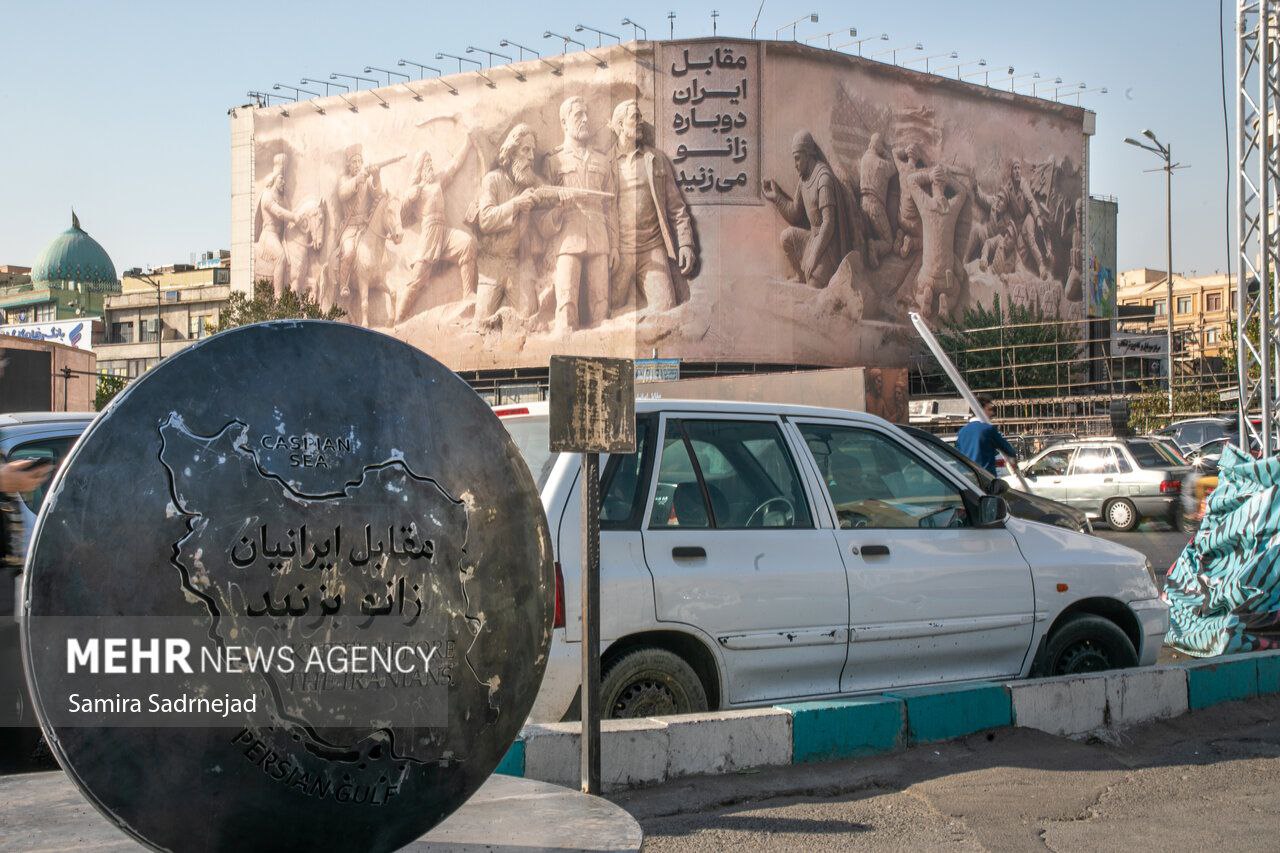  رونمایی از طرح جدید دیوارنگاره میدان انقلاب