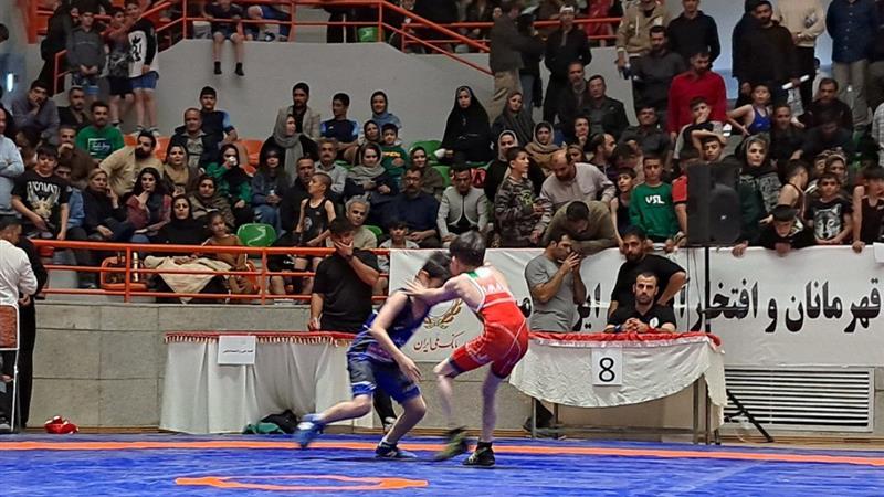 فستیوال کشتی در سالن ۲۲ گولان سنندج برگزار شد