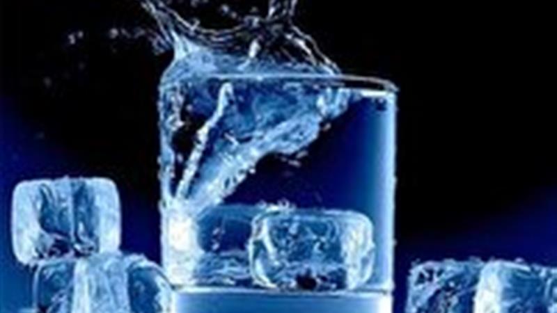مضرات نوشیدن آب سرد برای بدن