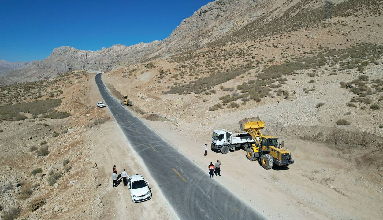 طرح ضربتی راهداری زمستانه در جادههای ارتباطی اندیکا آغاز شد