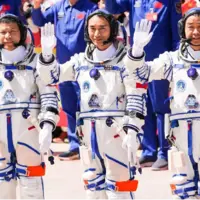 برخورد زباله فضایی با فضاپیما، سه فضانورد چینی را در مدار زمین گرفتار کرد