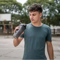 آیا ورزشکاران جوان باید کراتین مصرف کنند؟