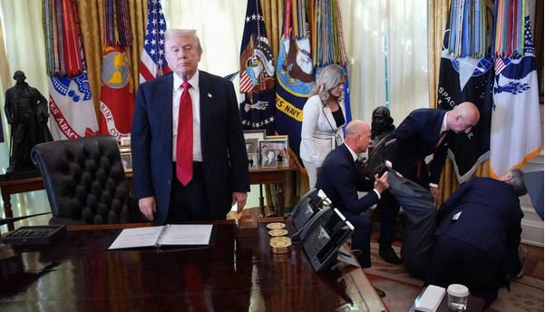 ماجرای غش کردن فردی در اتاق بیضی کاخ سفید چه بود؟