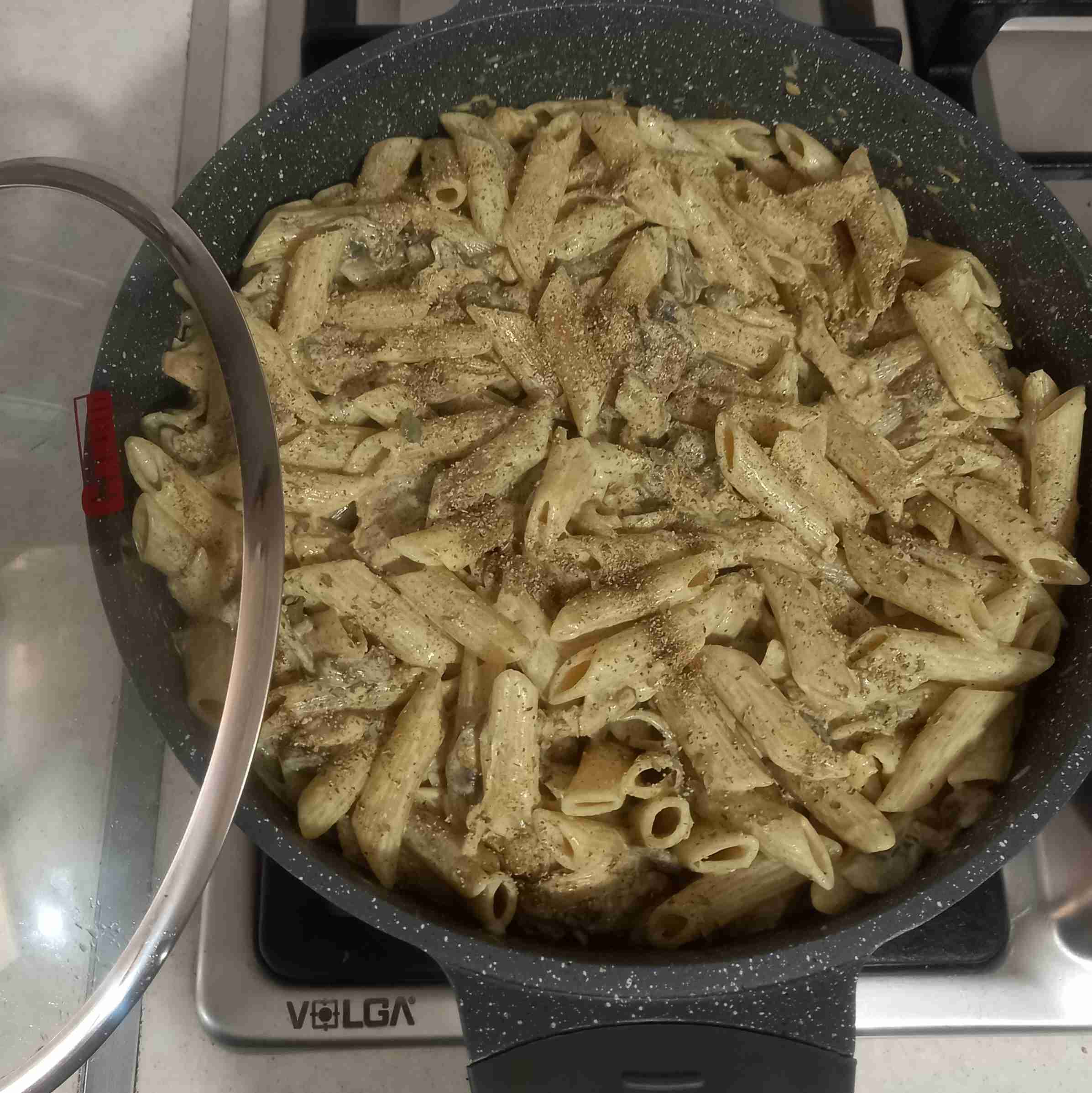 پاستا پنه با سس آلفردو  و قارچ