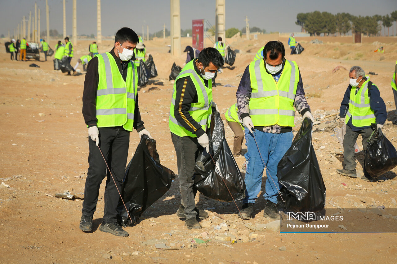 همایش پاکسازی داوطلبانه محیط زیست قلعه‌شور
