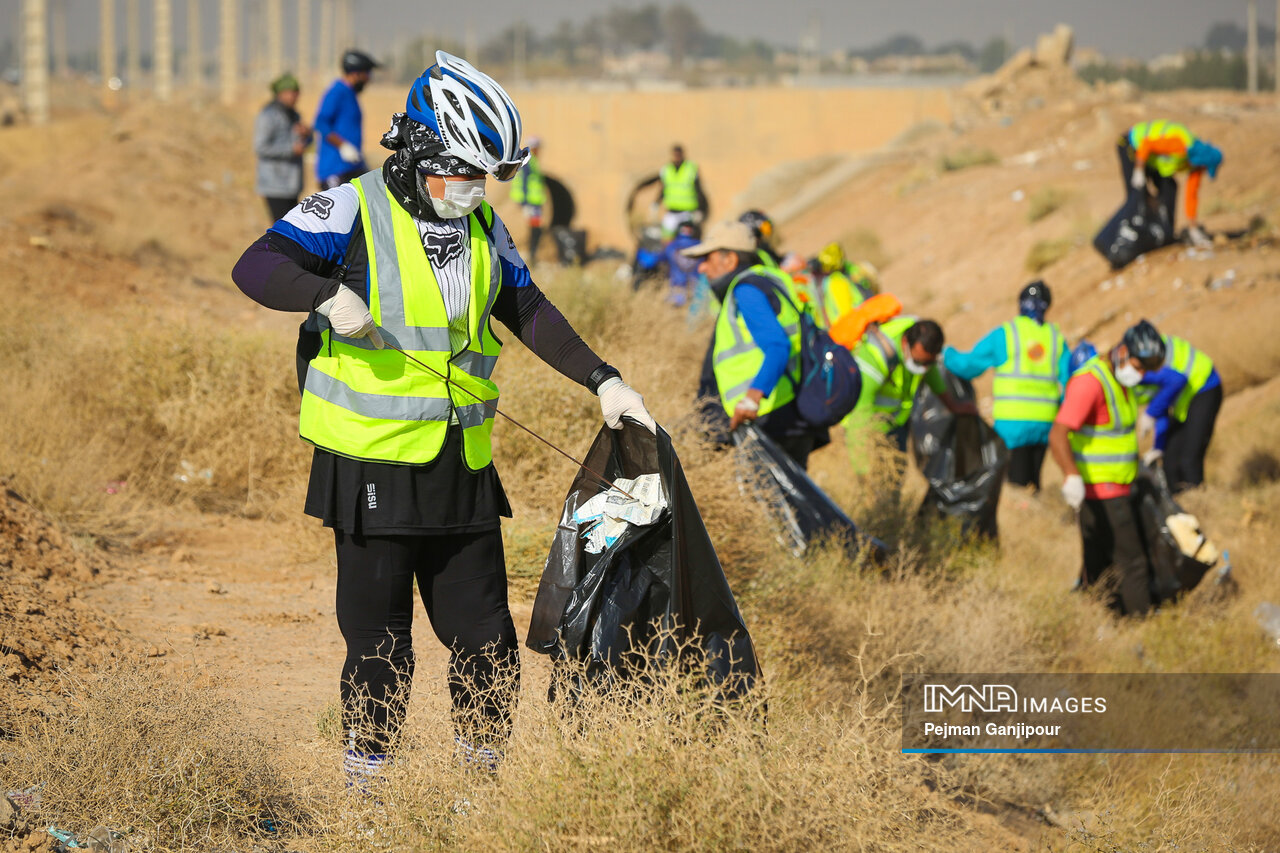 همایش پاکسازی داوطلبانه محیط زیست قلعه‌شور