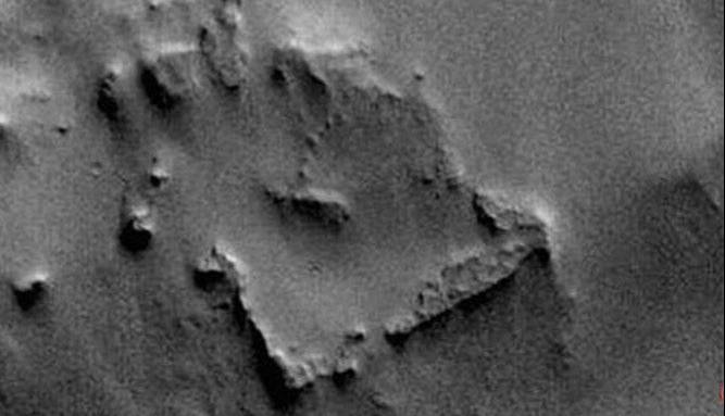 مربع اسرارآمیز در مریخ توجه ایلان ماسک را جلب کرد