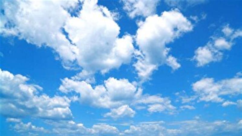 آسمان قم صاف و گرمای ملایم و غبار محلی در راه