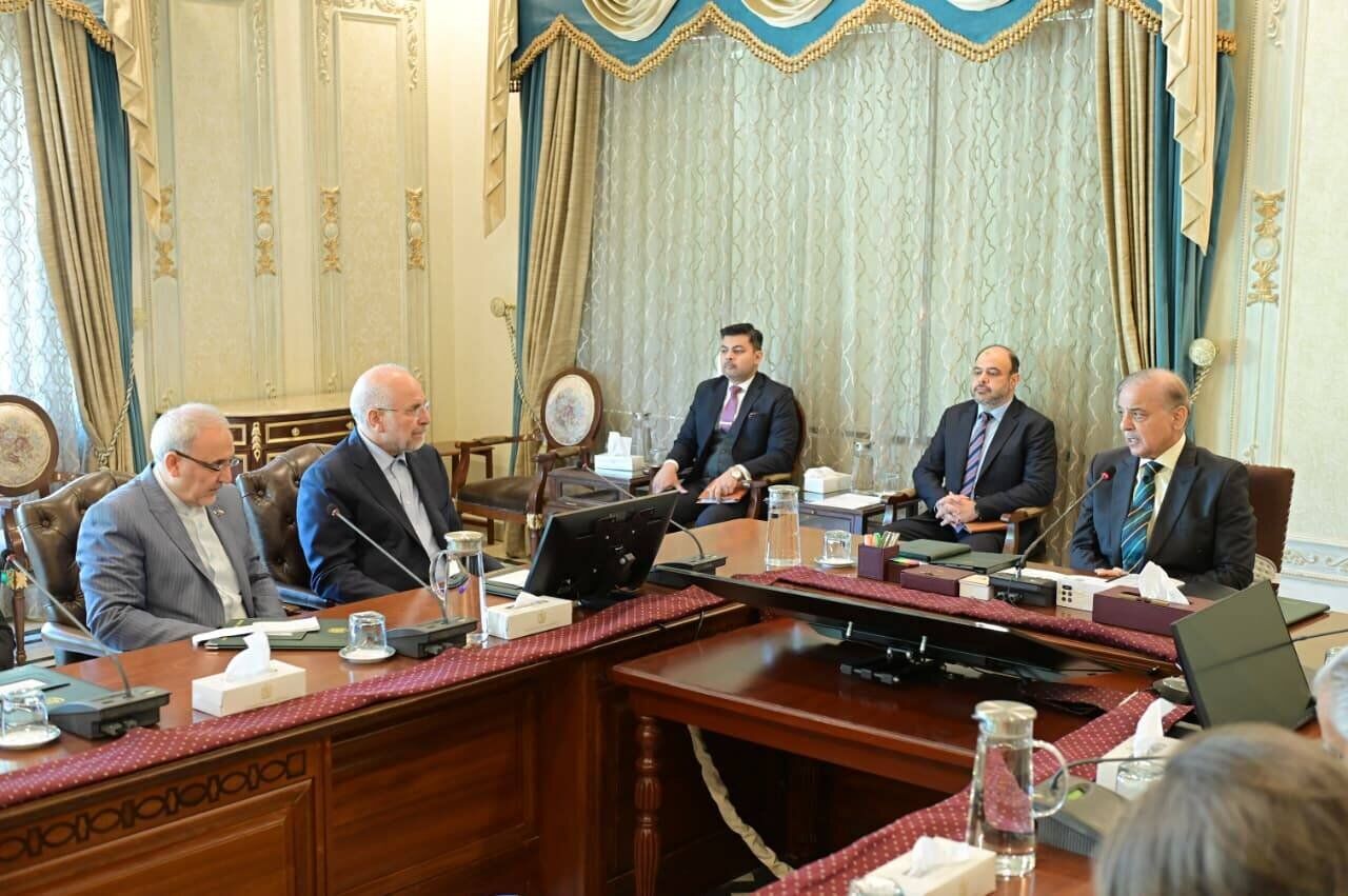 قالیباف در دیدار با شهباز شریف: از پاکستان که در جنگ ۱۲ روزه کنار مردم ایران ایستاد، تشکر میکنم