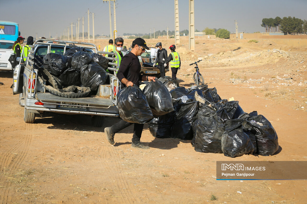 همایش پاکسازی داوطلبانه محیط زیست قلعه‌شور